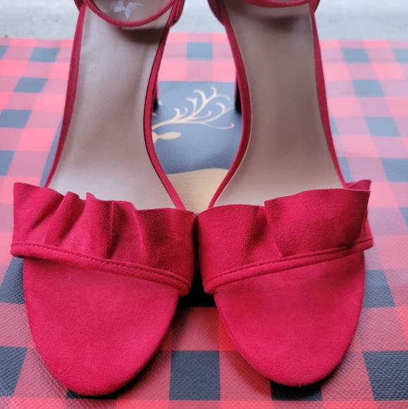 A New Day red faux suede ruffled heels - Picture 3 of 7